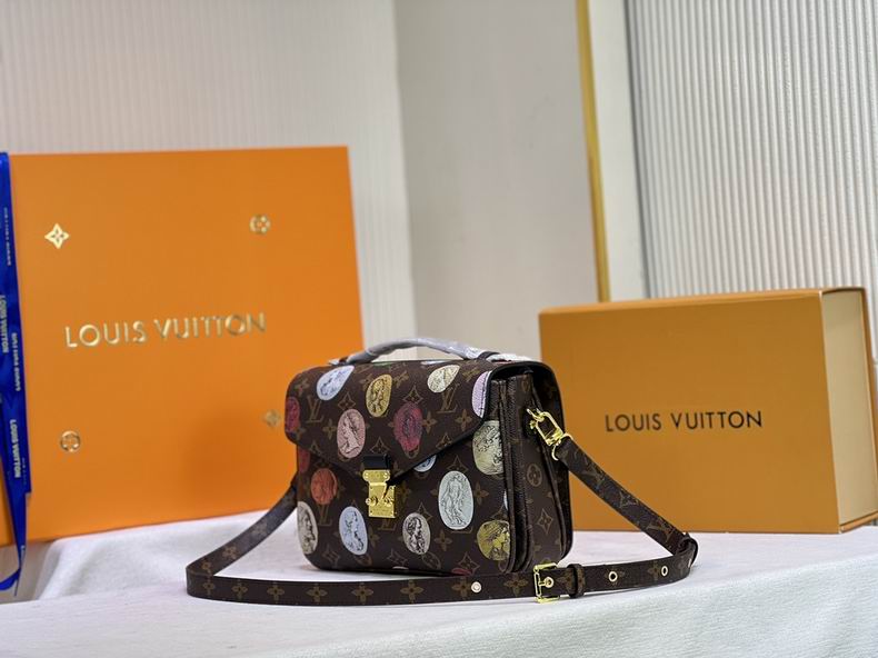 Famous Louis Vuitton Monogram Vernis Bedford Perle M91331