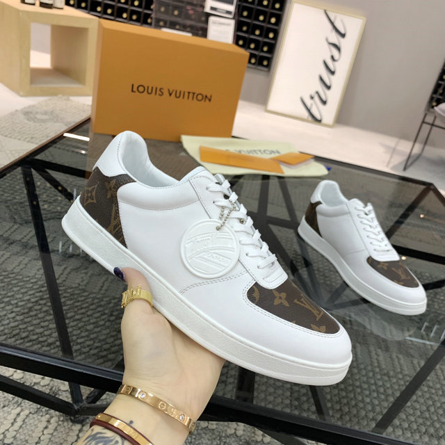 Replica Lv Man Shoes 105